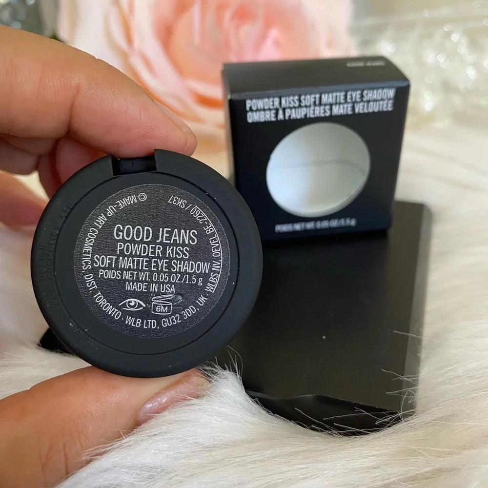 MAC Eye Shadow Powder Kiss Soft Matte *GOOD JEANS* / .05 oz